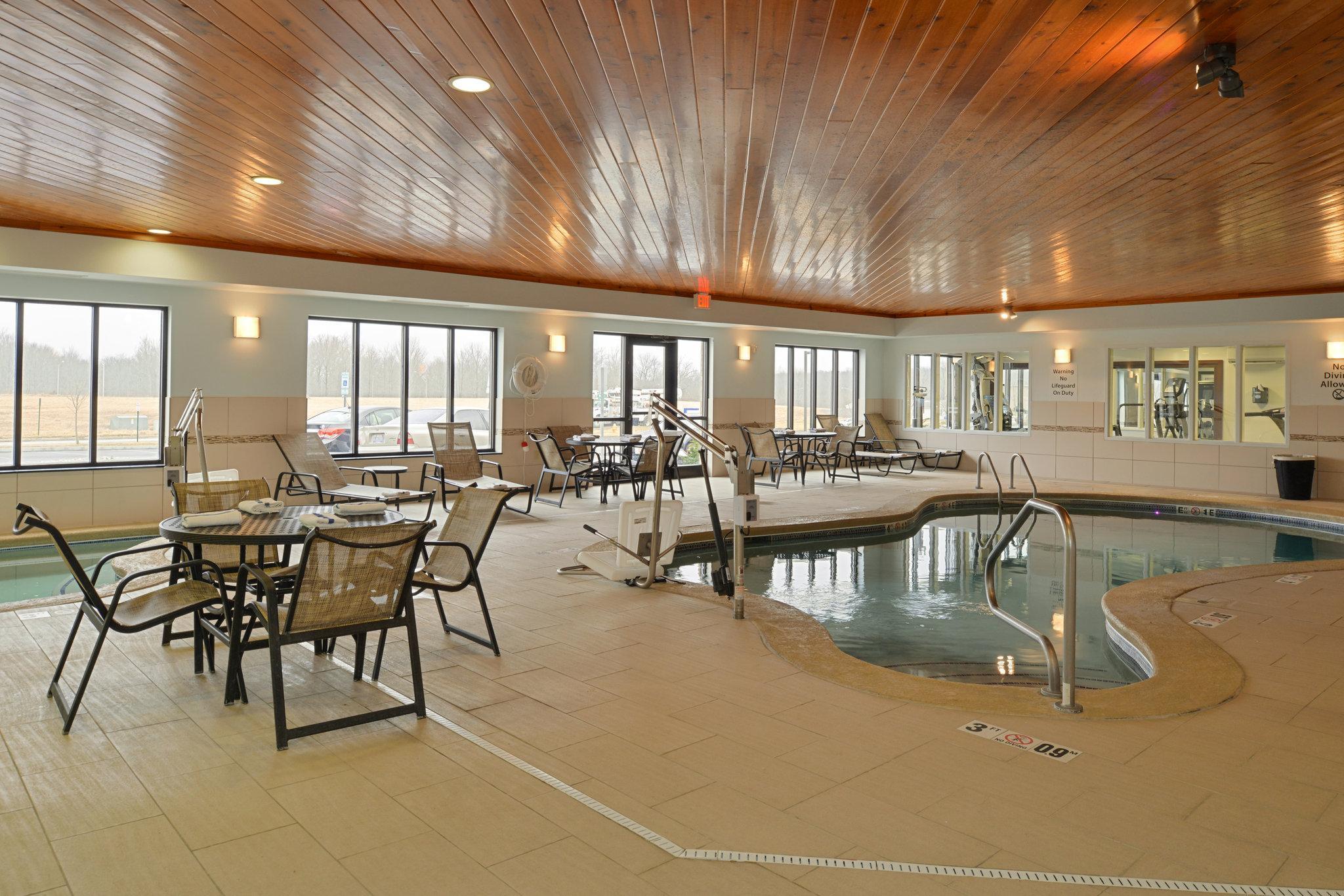 Holiday Inn Express & Suites Greenfield By Ihg Exteriör bild