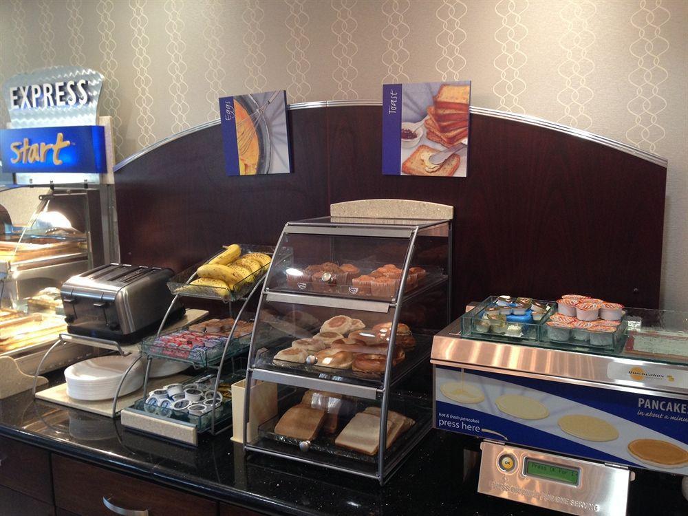Holiday Inn Express & Suites Greenfield By Ihg Exteriör bild