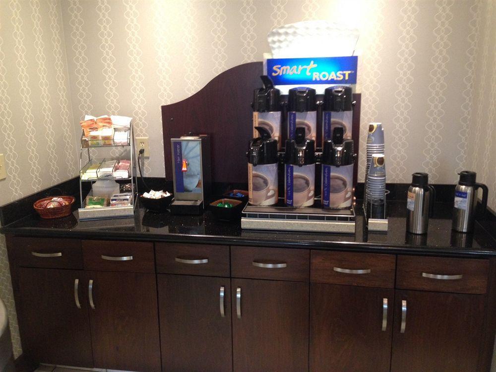 Holiday Inn Express & Suites Greenfield By Ihg Exteriör bild
