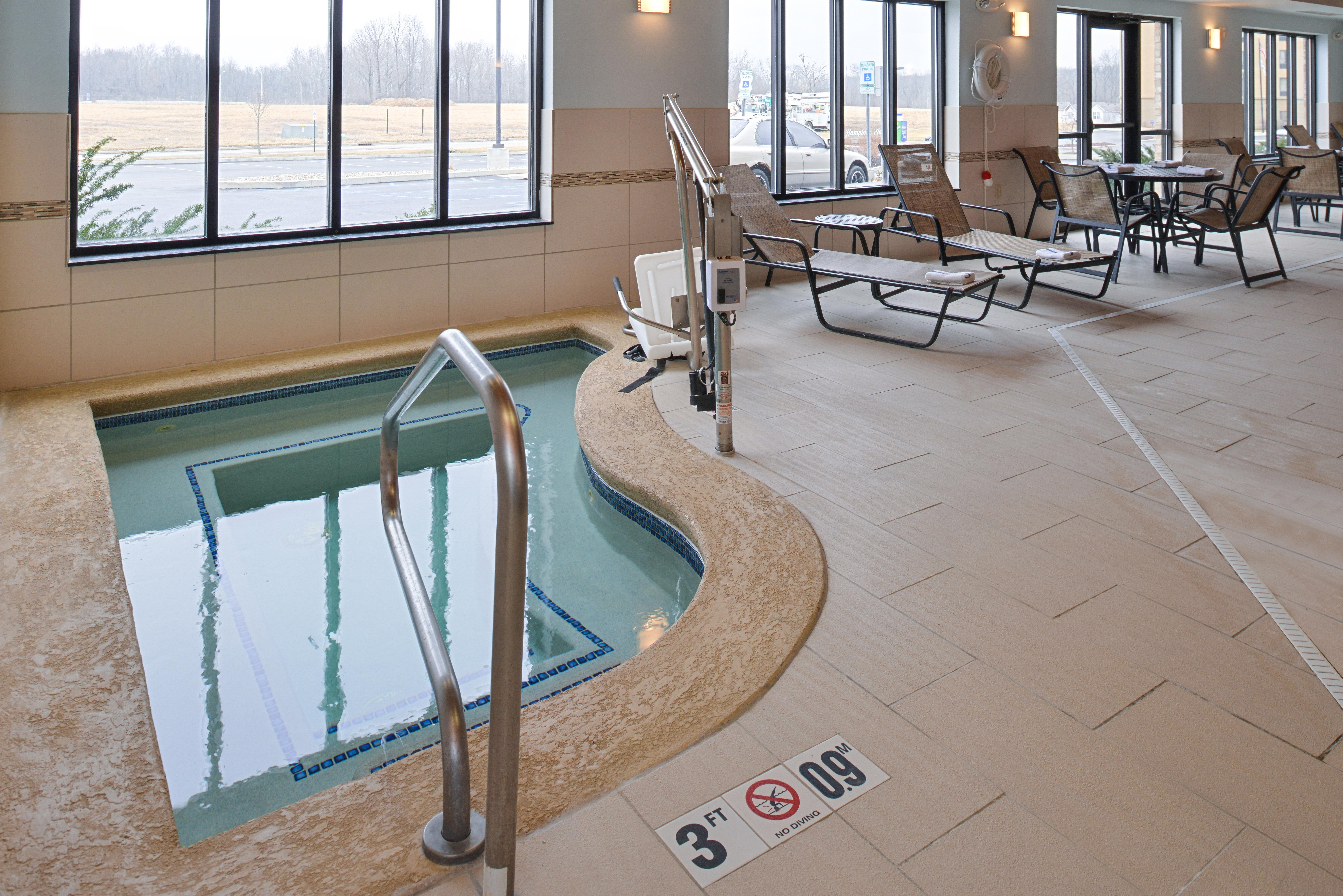 Holiday Inn Express & Suites Greenfield By Ihg Exteriör bild