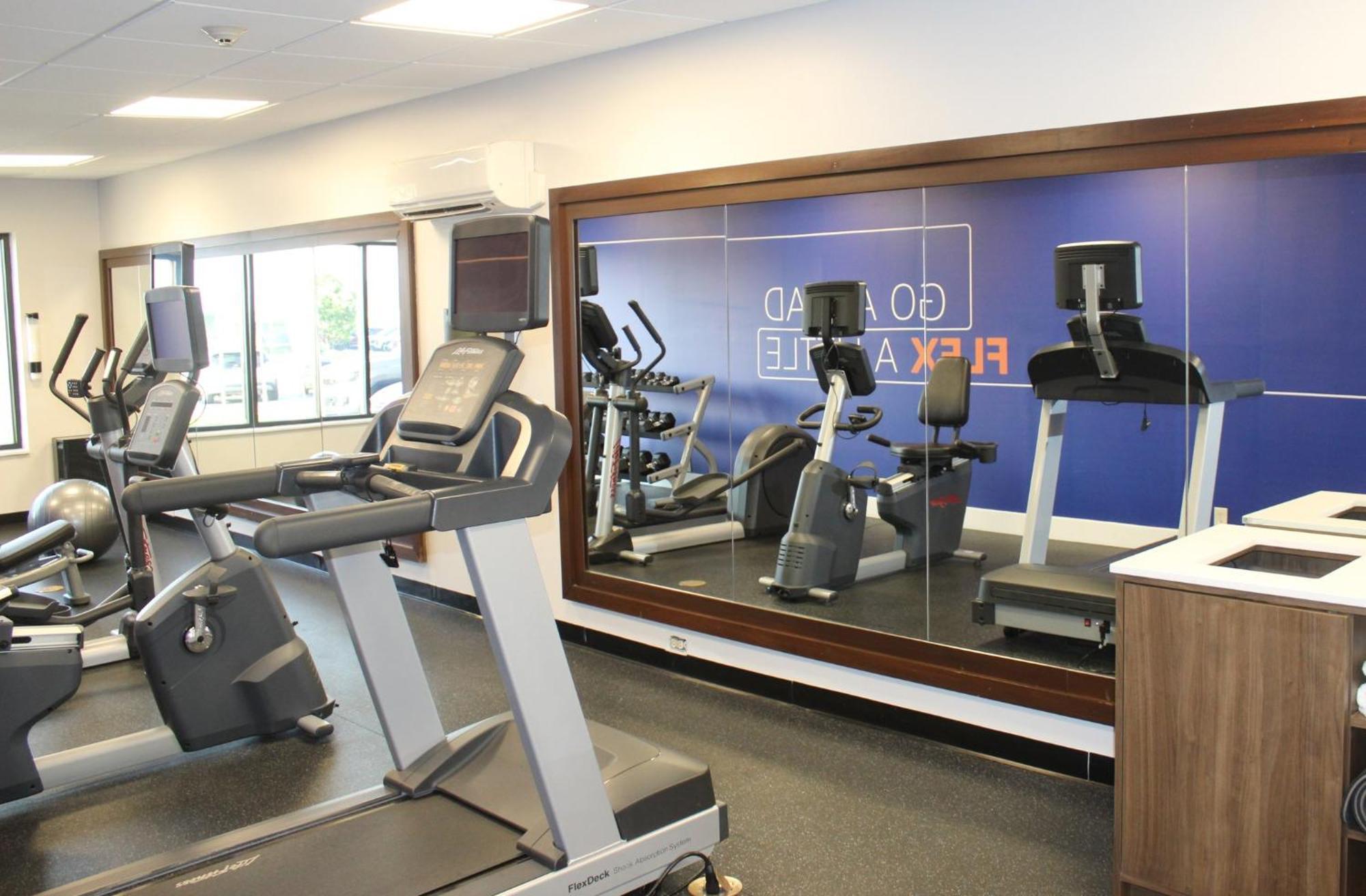 Holiday Inn Express & Suites Greenfield By Ihg Exteriör bild