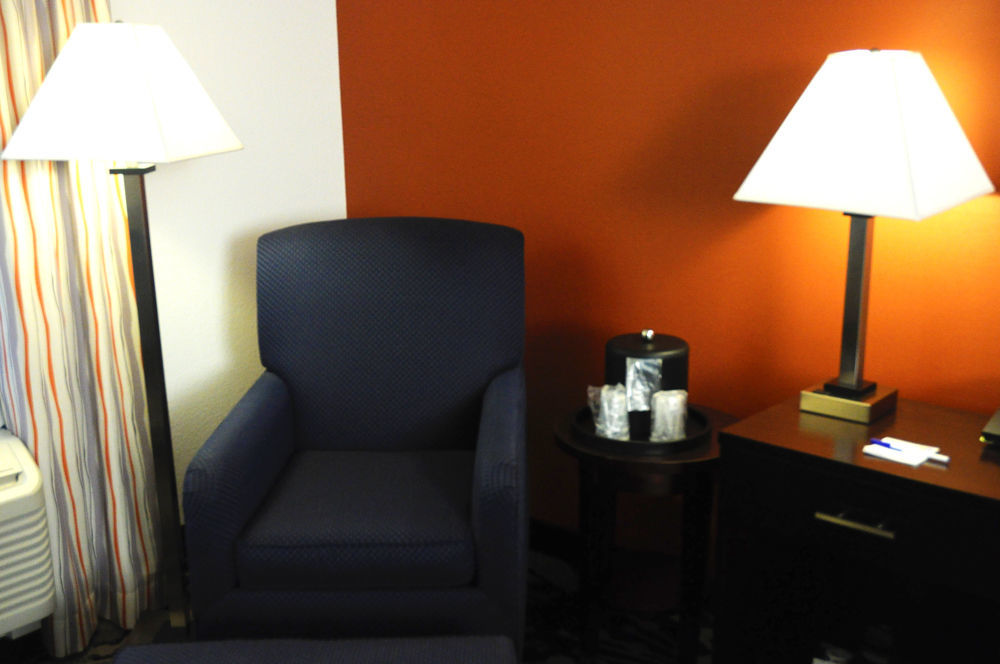 Holiday Inn Express & Suites Greenfield By Ihg Exteriör bild