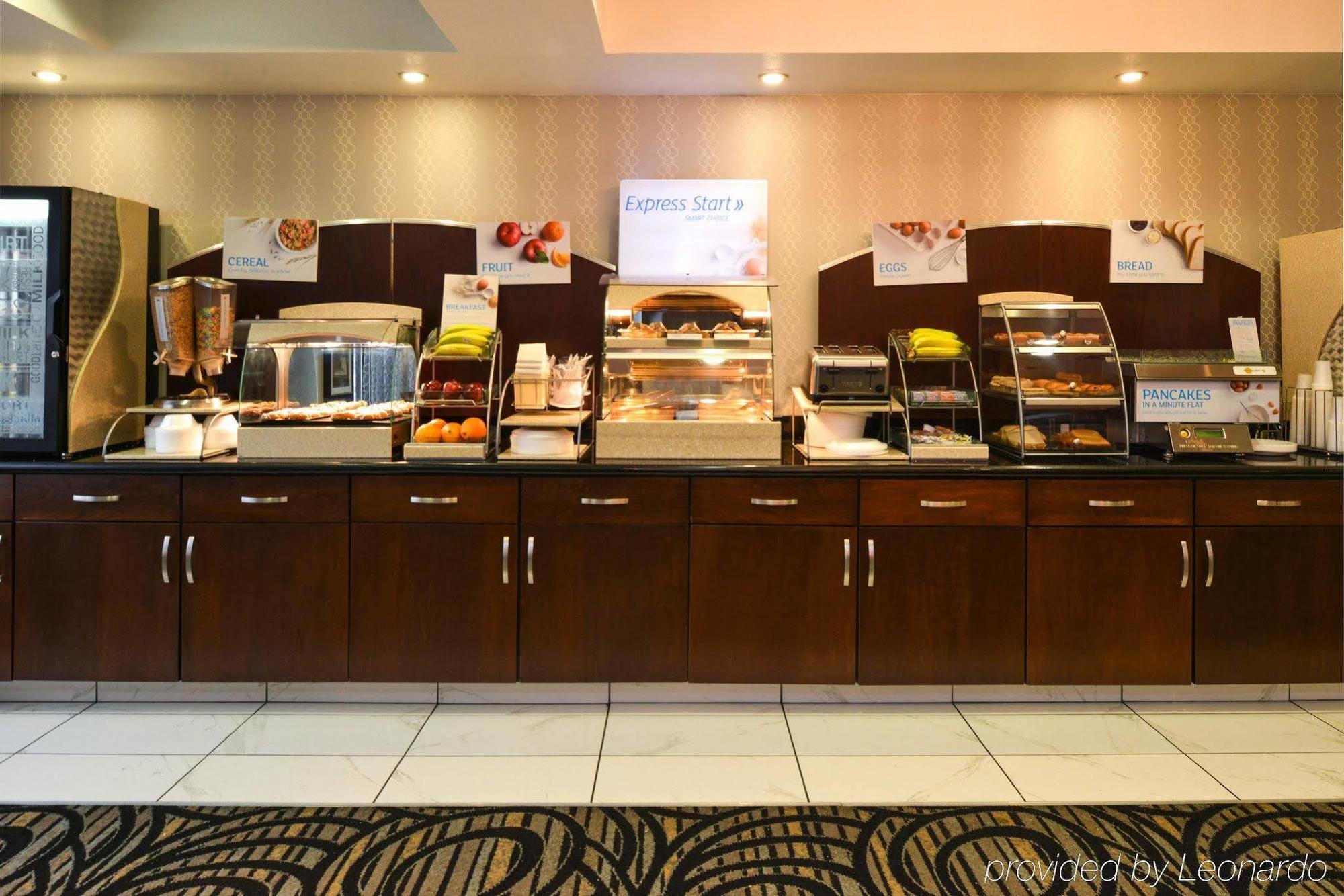 Holiday Inn Express & Suites Greenfield By Ihg Exteriör bild