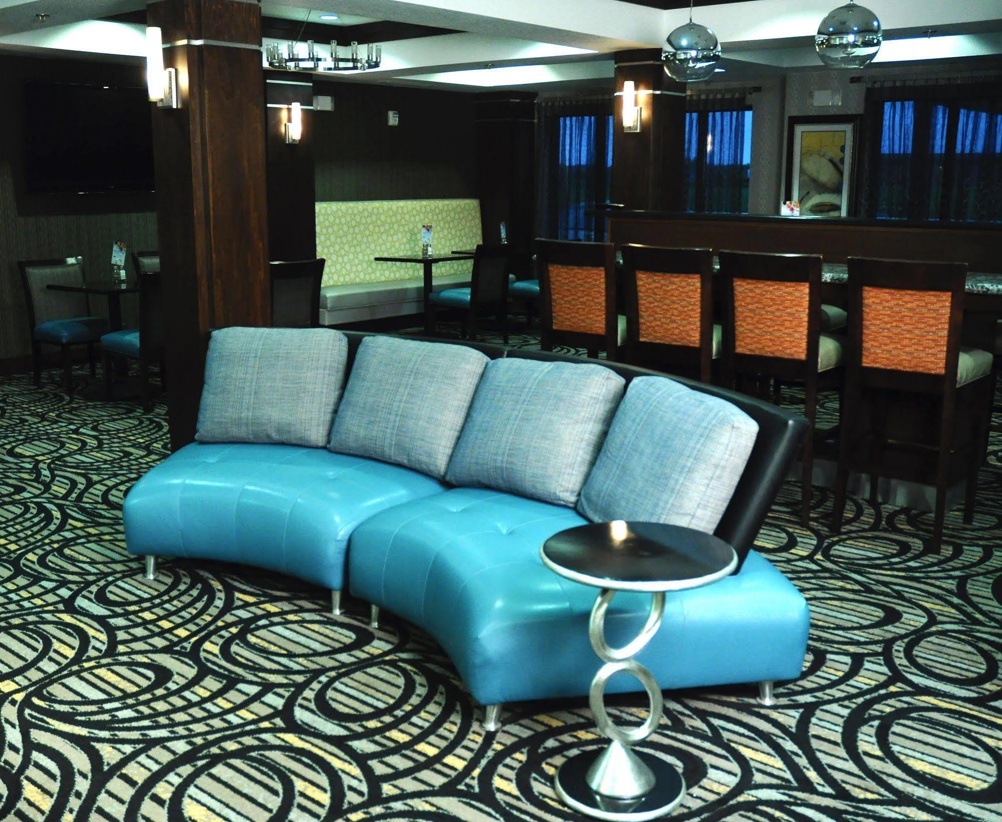Holiday Inn Express & Suites Greenfield By Ihg Exteriör bild