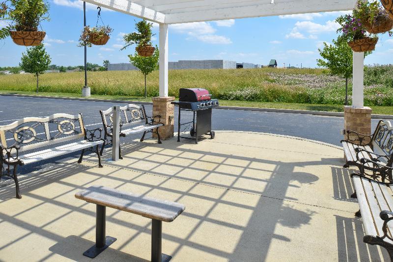 Holiday Inn Express & Suites Greenfield By Ihg Exteriör bild